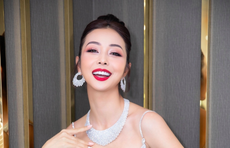 Mê mẩn với nhan sắc kiều diễm của Hoa hậu Jennifer Phạm